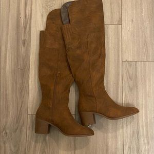 Knee-high womens boots - size 6.5 - never worn!